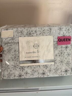 Nanette Lepore White and Silver Snowflake Queen Sheet Set